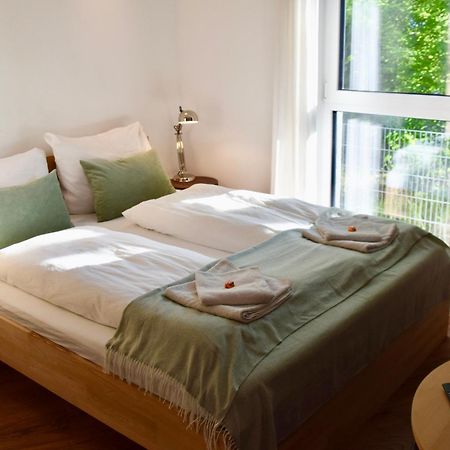 Stilvolle Wohnung Mit Balkon & Parkplatz Rostock Bagian luar foto
