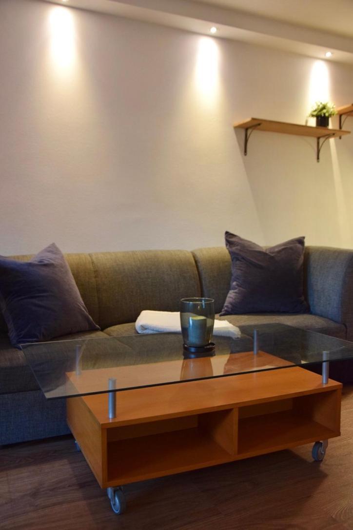 Stilvolle Wohnung Mit Balkon & Parkplatz Rostock Bagian luar foto