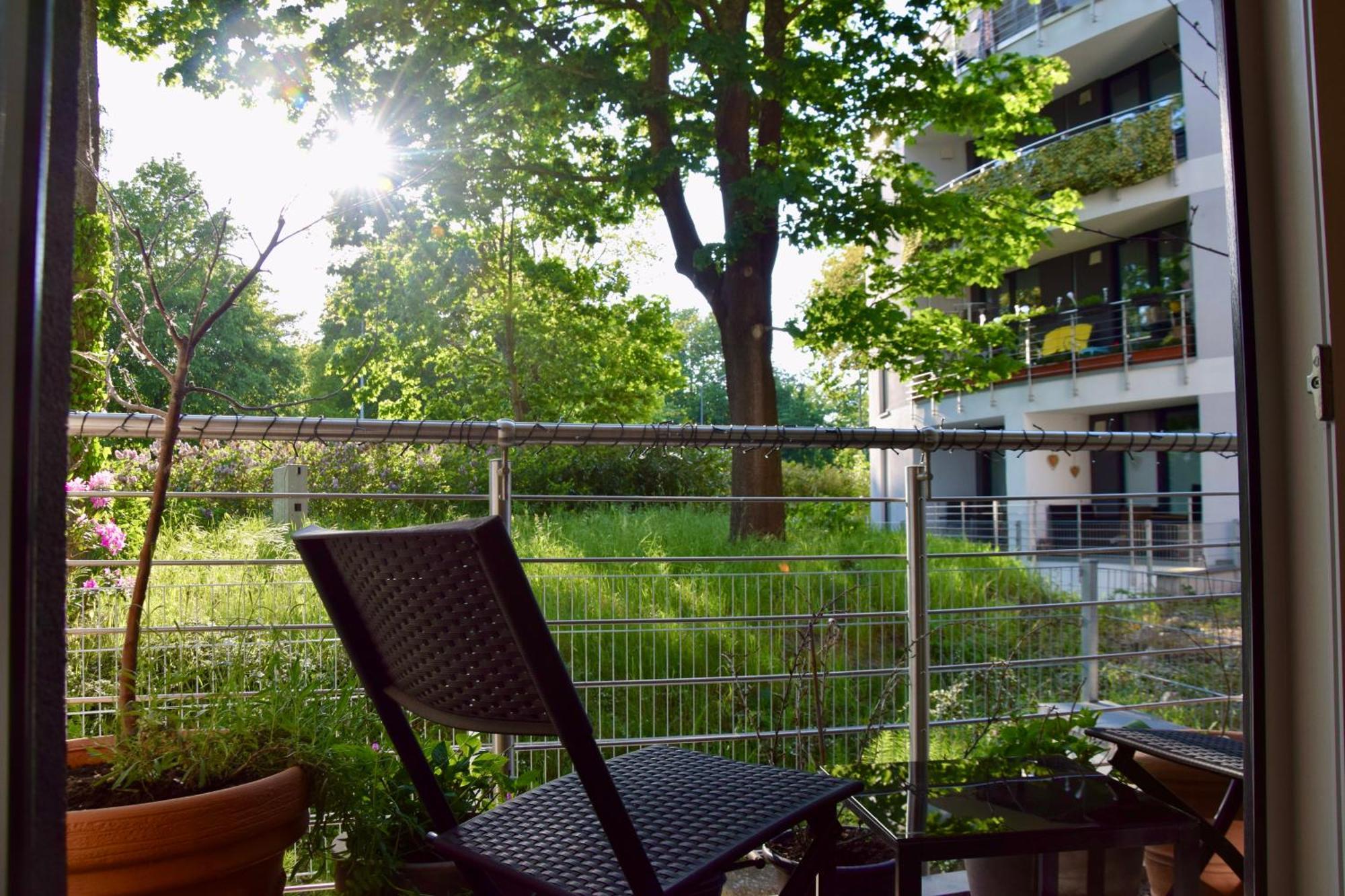 Stilvolle Wohnung Mit Balkon & Parkplatz Rostock Bagian luar foto