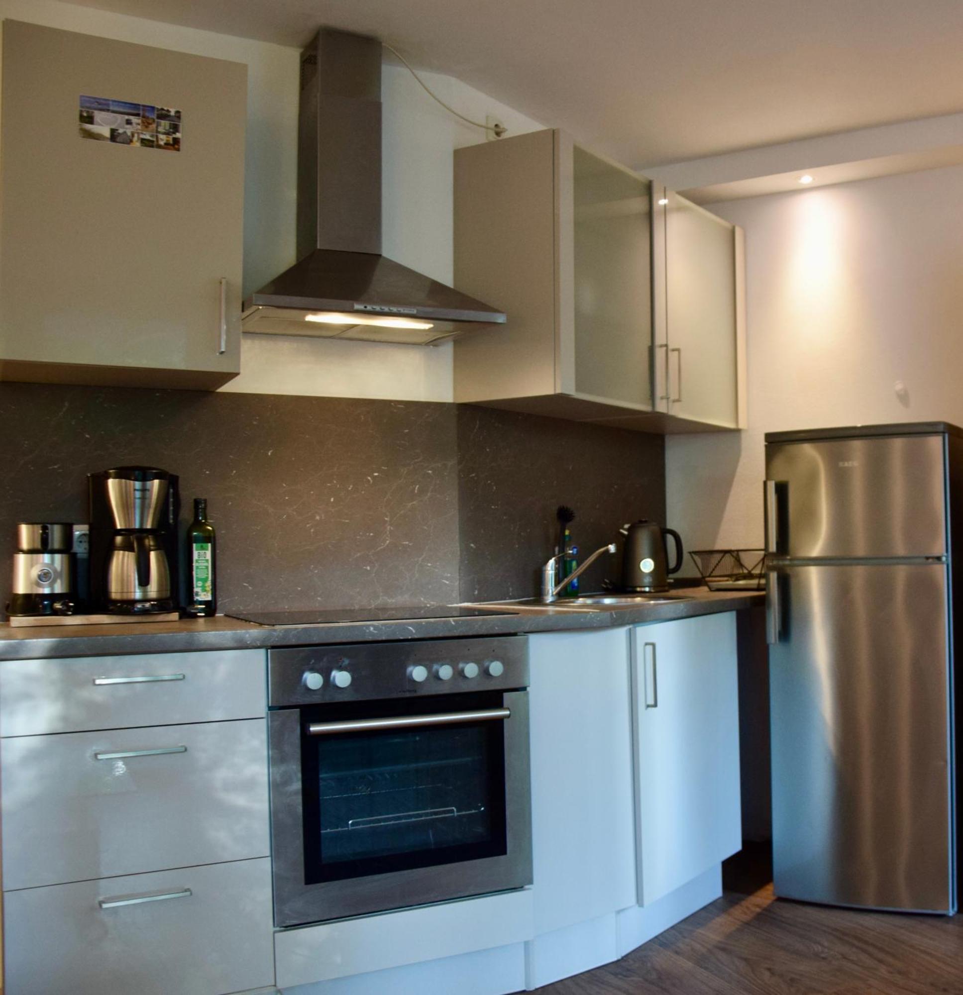 Stilvolle Wohnung Mit Balkon & Parkplatz Rostock Bagian luar foto